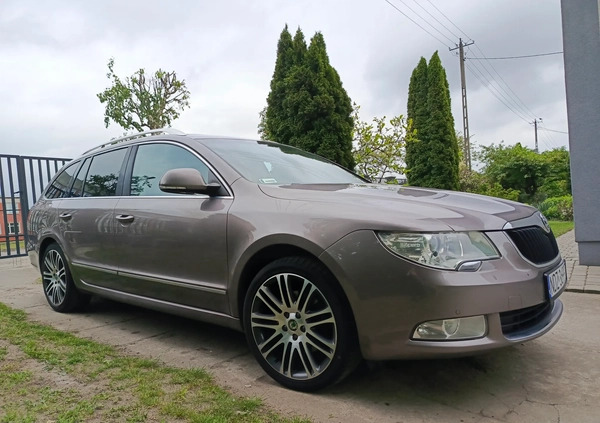 Skoda Superb cena 32500 przebieg: 260000, rok produkcji 2011 z Działdowo małe 121